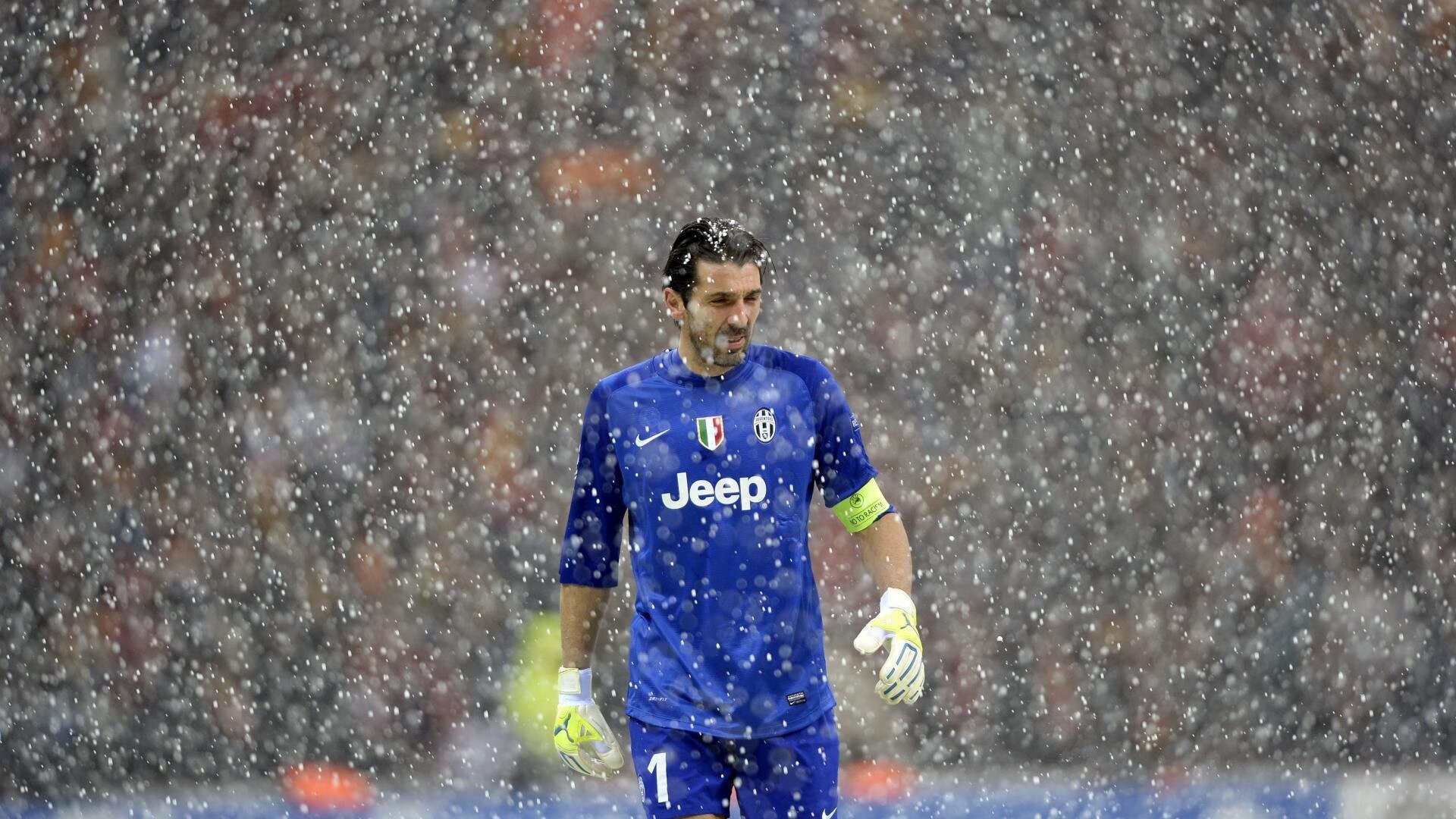 “青少年足球技能大赛引爆现场，涌现多位潜力新秀”，青少年足球技术基础训练图解