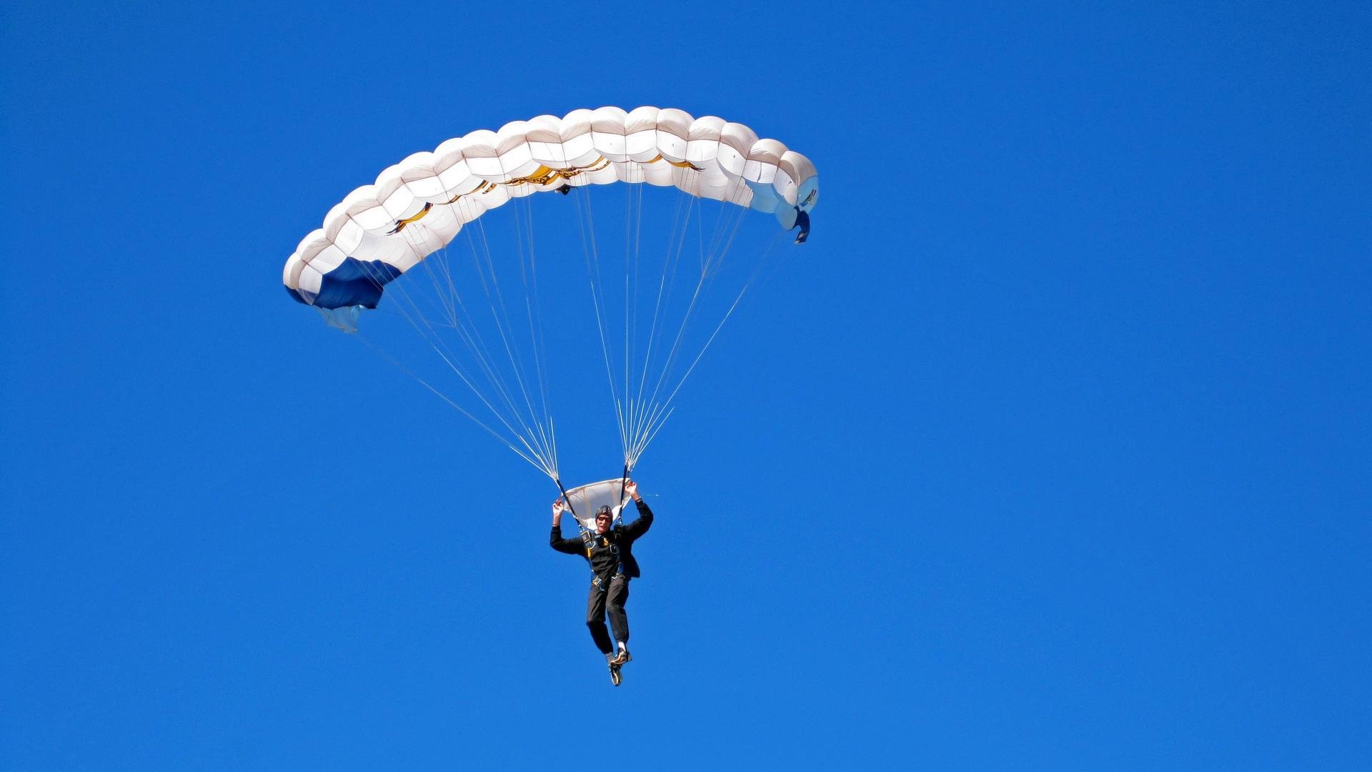 最佳瞬间：王强压哨三分助北京逆转！